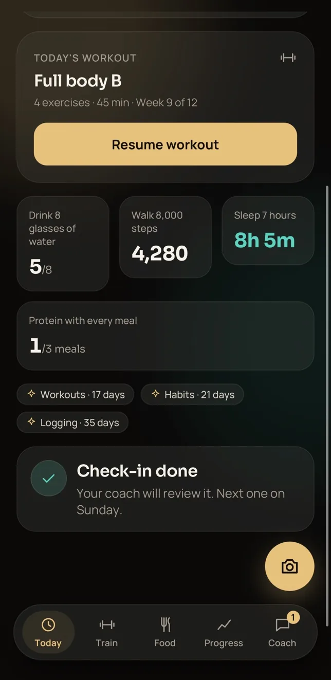 Trainaq shows today's workout, the day's habits and the client's streaks on one screen.